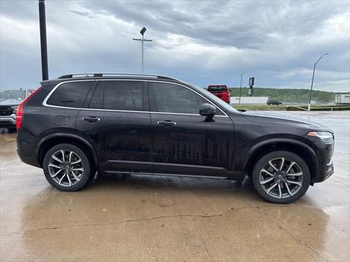 2018 Volvo XC90 T6 Momentum
