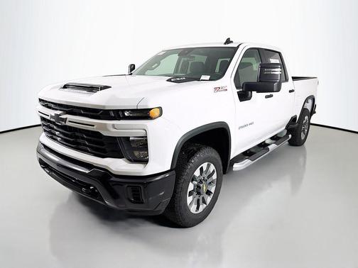 Summit White 2026 Chevrolet Silverado 2500 Custom