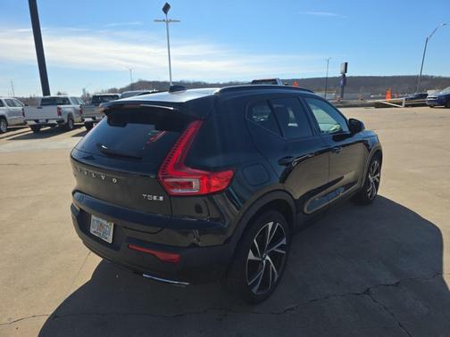 2020 Volvo XC40 T5 R-Design