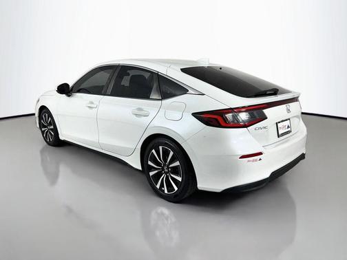 Platinum White Pearl 2022 Honda Civic EX-L