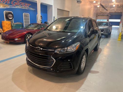 Mosaic Black Metallic 2020 Chevrolet Trax LS