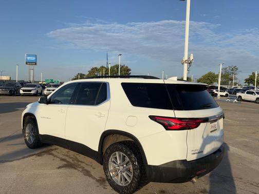 2023 Chevrolet Traverse LT Leather