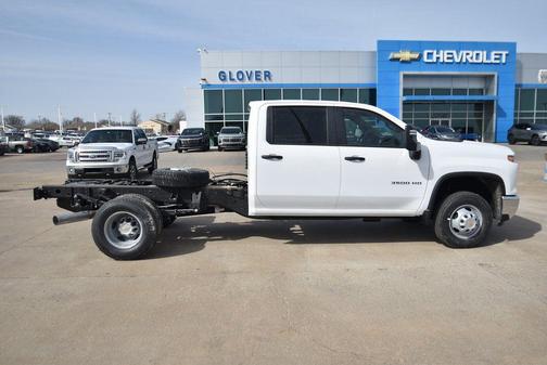 Summit White 2026 Chevrolet Silverado 3500 WT