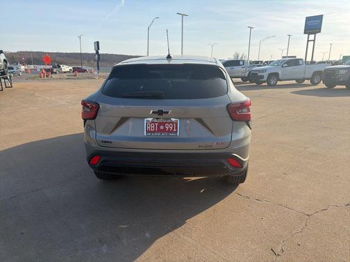 Sterling Gray Metallic 2025 Chevrolet Trax FWD 1RS