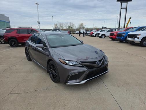 2024 Toyota Camry Hybrid SE