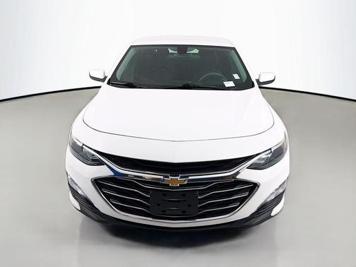 White 2019 Chevrolet Malibu LT