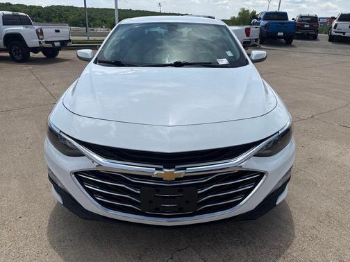 White 2019 Chevrolet Malibu LT