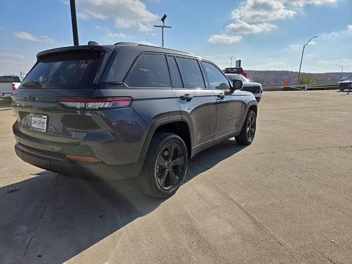 2022 Jeep Grand Cherokee Altitude