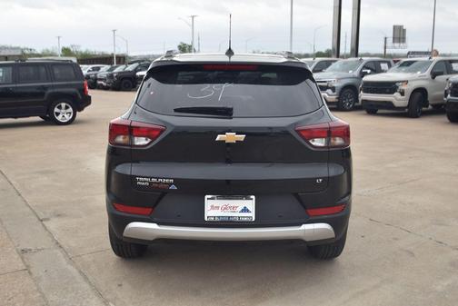 Mosaic Black Metallic 2026 Chevrolet Trailblazer LT