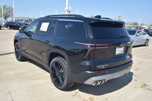 Mosaic Black Metallic 2026 Chevrolet Traverse LT