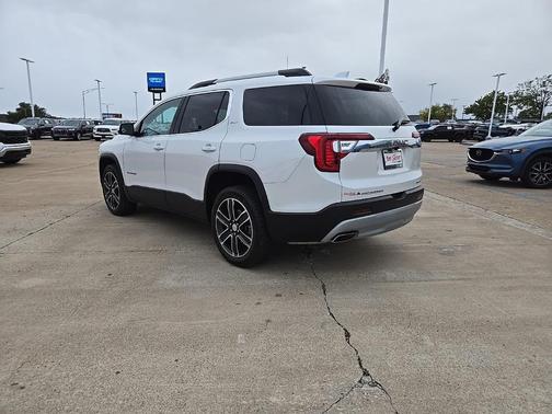 2022 GMC Acadia AWD SLT