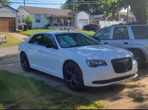 2022 Chrysler 300 Touring