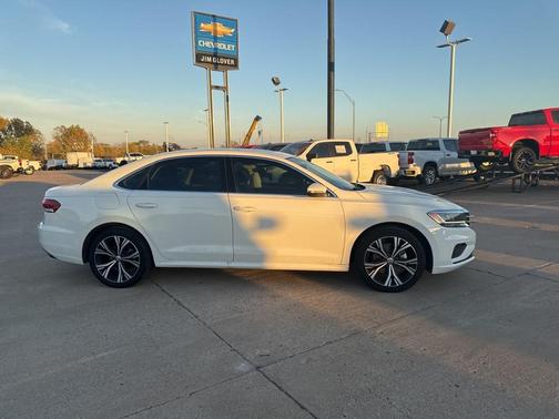 2022 Volkswagen Passat 2.0T SE