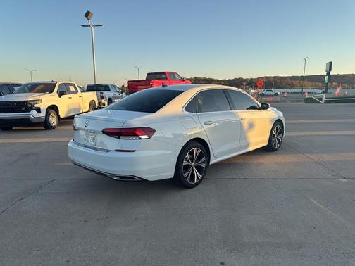 2022 Volkswagen Passat 2.0T SE