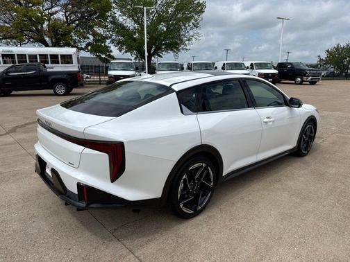 Snow White Pearl 2025 Kia K4 GT-Line