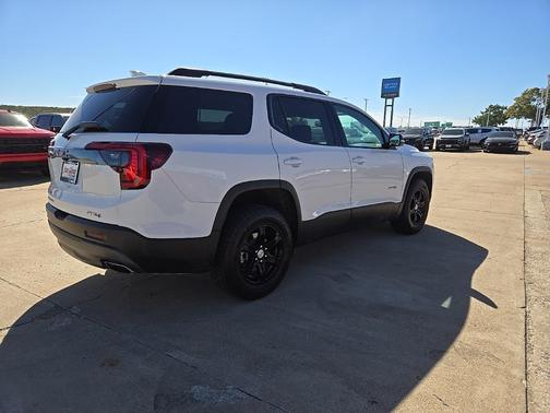 2023 GMC Acadia AWD AT4