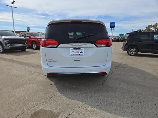 2020 Chrysler Pacifica Touring L