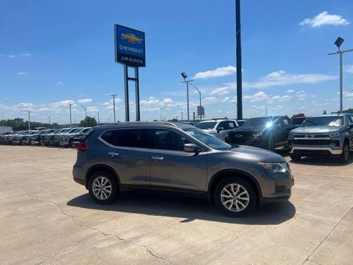 Gun Metallic 2017 Nissan Rogue SV