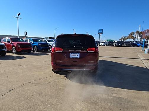 2017 Chrysler Pacifica Hybrid Platinum