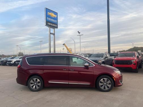 2017 Chrysler Pacifica Hybrid Platinum