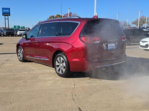 2017 Chrysler Pacifica Hybrid Platinum