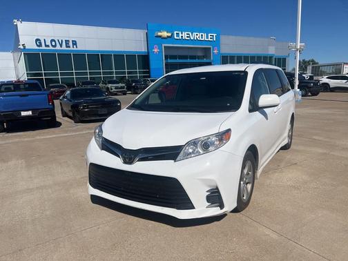 2019 Toyota Sienna LE