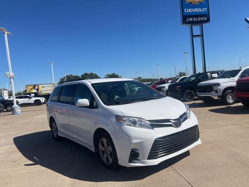 2019 Toyota Sienna LE