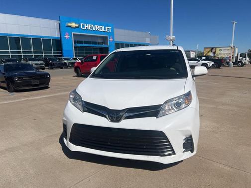2019 Toyota Sienna LE