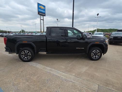 Onyx Black 2022 GMC Sierra 2500 AT4
