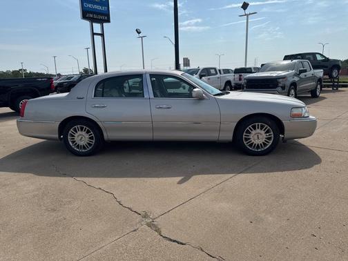 2010 Lincoln Town Car Signature