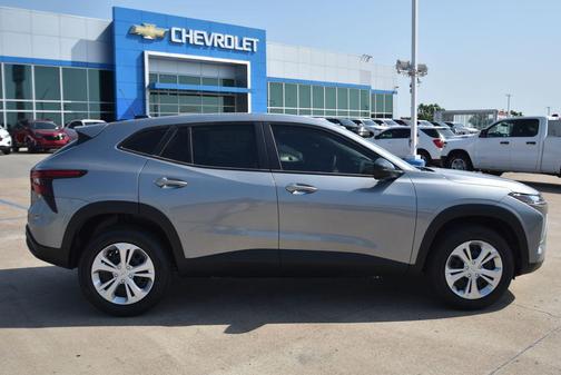 Sterling Gray Metallic 2026 Chevrolet Trax LS