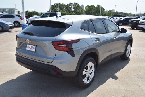 Sterling Gray Metallic 2026 Chevrolet Trax LS