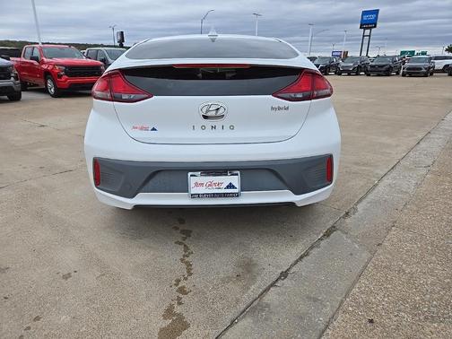 2020 Hyundai IONIQ Hybrid SE