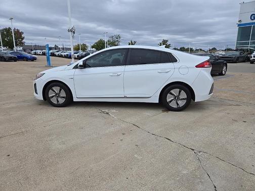 2020 Hyundai IONIQ Hybrid SE