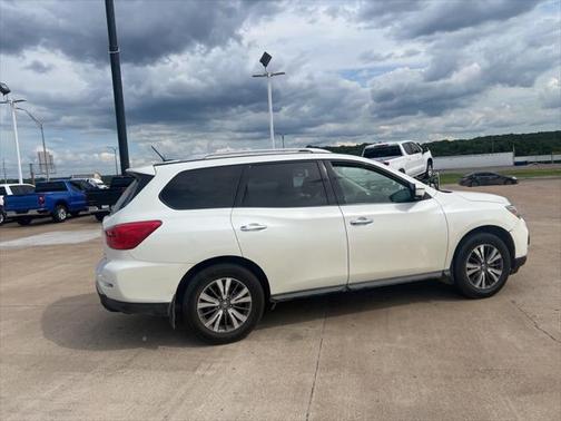 2017 Nissan Pathfinder SL