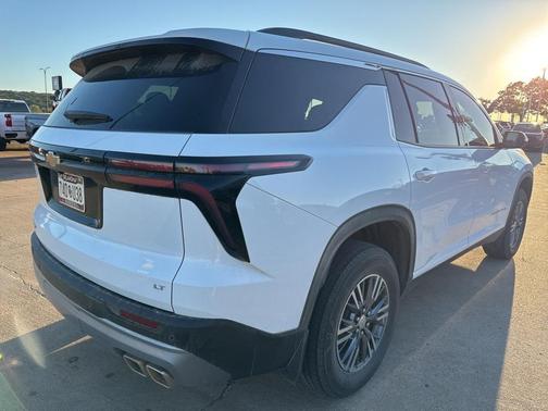 2024 Chevrolet Traverse LT