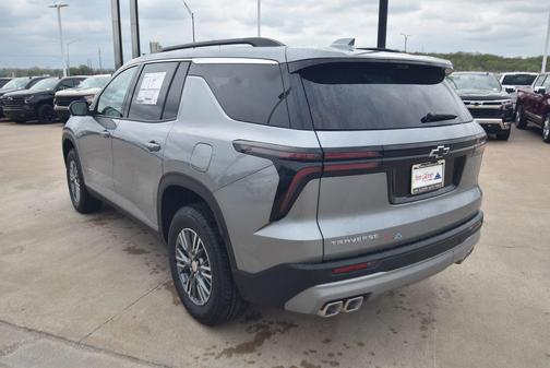 Sterling Gray Metallic 2026 Chevrolet Traverse LT