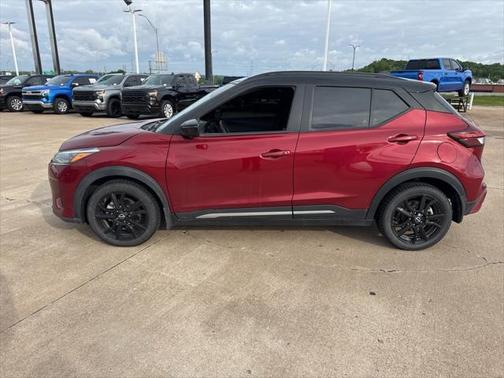 2023 Nissan Kicks SR