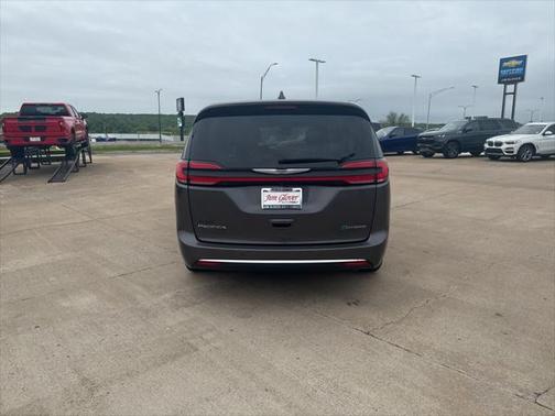 2022 Chrysler Pacifica Hybrid Touring L