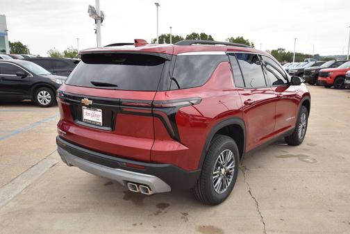 Radiant Red Tintcoat 2026 Chevrolet Traverse LT