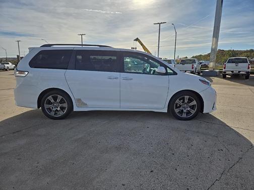 2018 Toyota Sienna SE