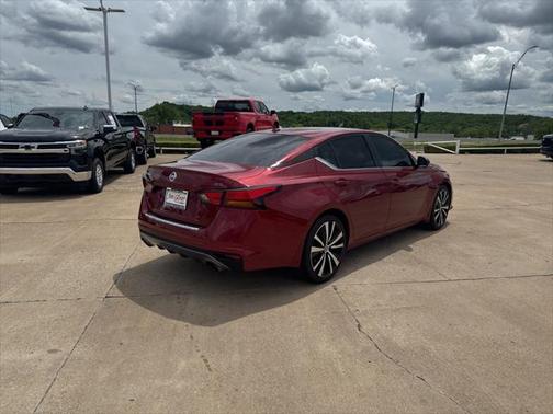 2021 Nissan Altima SR FWD