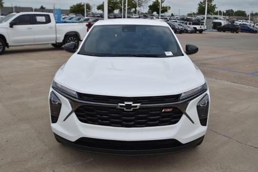 Summit White 2026 Chevrolet Trax FWD 1RS