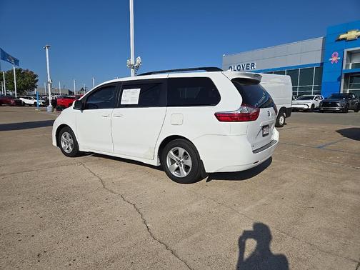 2018 Toyota Sienna LE