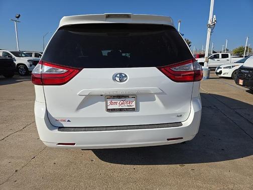 2018 Toyota Sienna LE