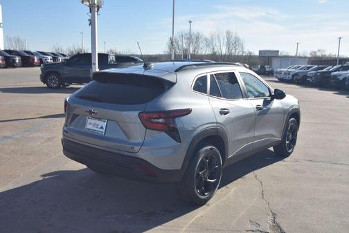 Sterling Gray Metallic 2026 Chevrolet Trax LT