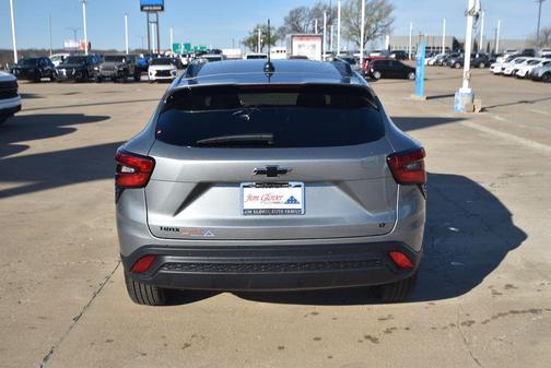 Sterling Gray Metallic 2026 Chevrolet Trax LT
