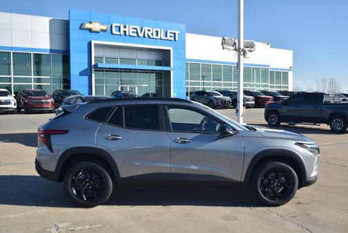 Sterling Gray Metallic 2026 Chevrolet Trax LT