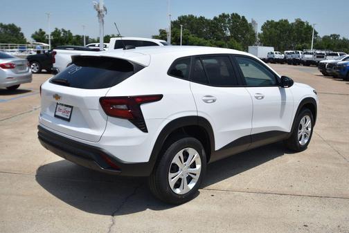 Summit White 2026 Chevrolet Trax LS