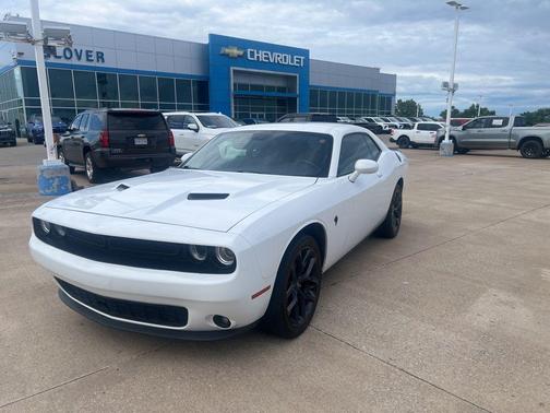 White Knuckle Clearcoat 2021 Dodge Challenger SXT
